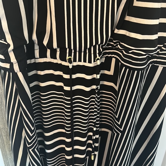 Calvin Klein beautiful black and white sleeveless maxi dress size medium! - Picture 3 of 5